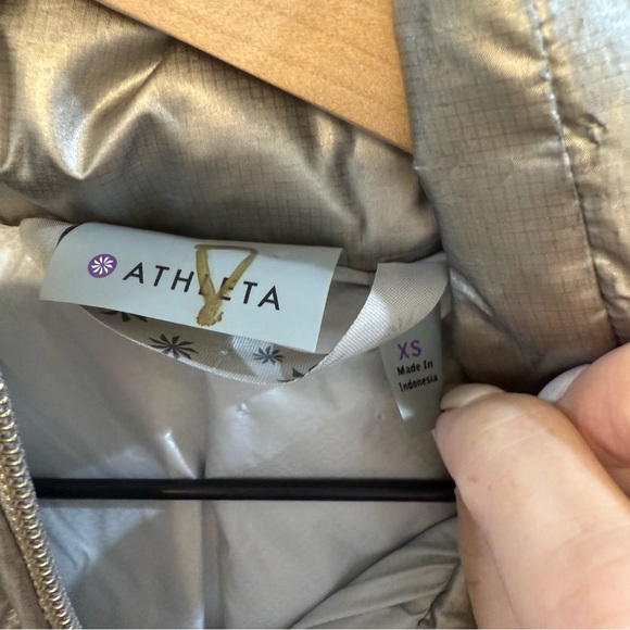 Athleta silver Metallic Down Puffer Jacket xs - Picture 5 of 7